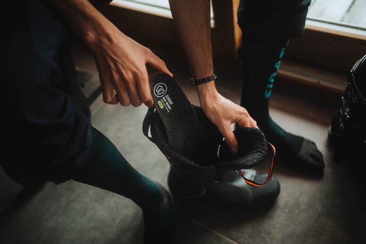 How can you avoid sore feet when skiing?