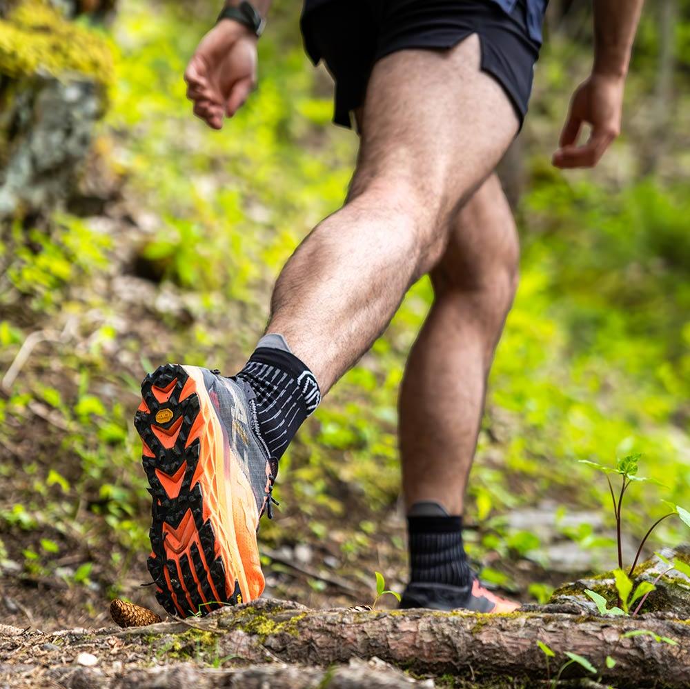 Running socks - Run Anatomic Comfort Ankle unisex black/grey